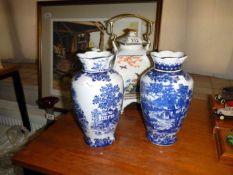 A Japanese teapot & a pair of 20th century blue & white vases
