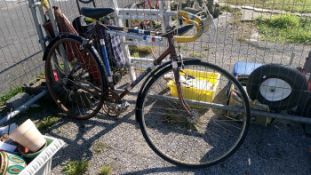 A Carlton gents push bike