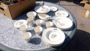 A quantity of Myott dinnerware