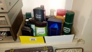 A quantity of gents aftershave & bathroom items