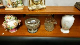 4 items of glassware and pottery