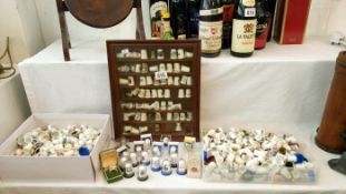 A large quantity of collectable thimbles