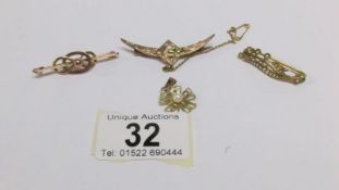 3 gold brooches and a gold pendant (1 hallmarked 9ct,