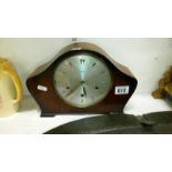 A mantel clock