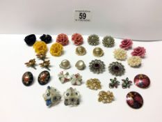 A mixed lot of pairs of earrings