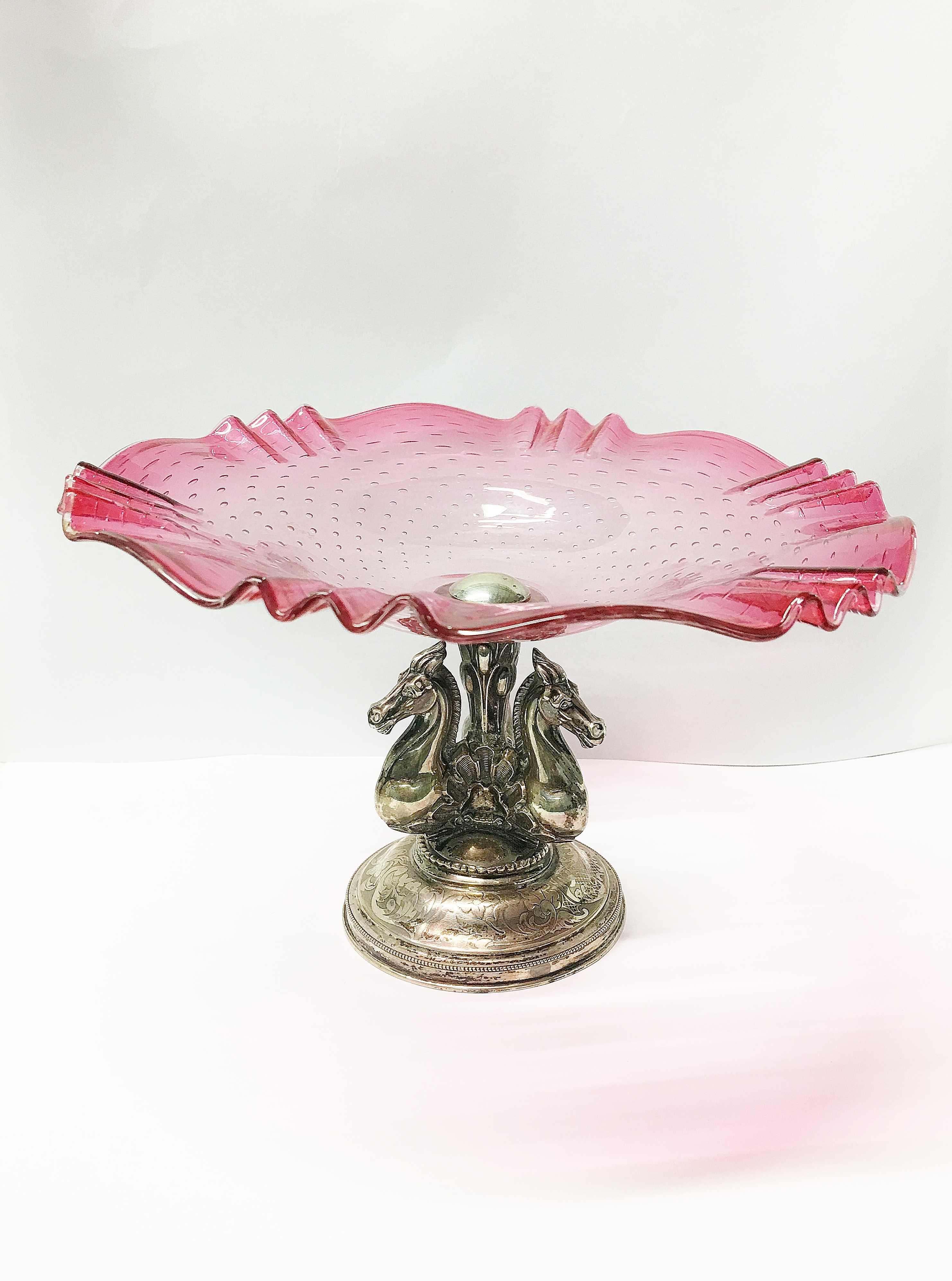 A continental silver based comport with 3 horse heads and cranberry glass dish - Image 2 of 3