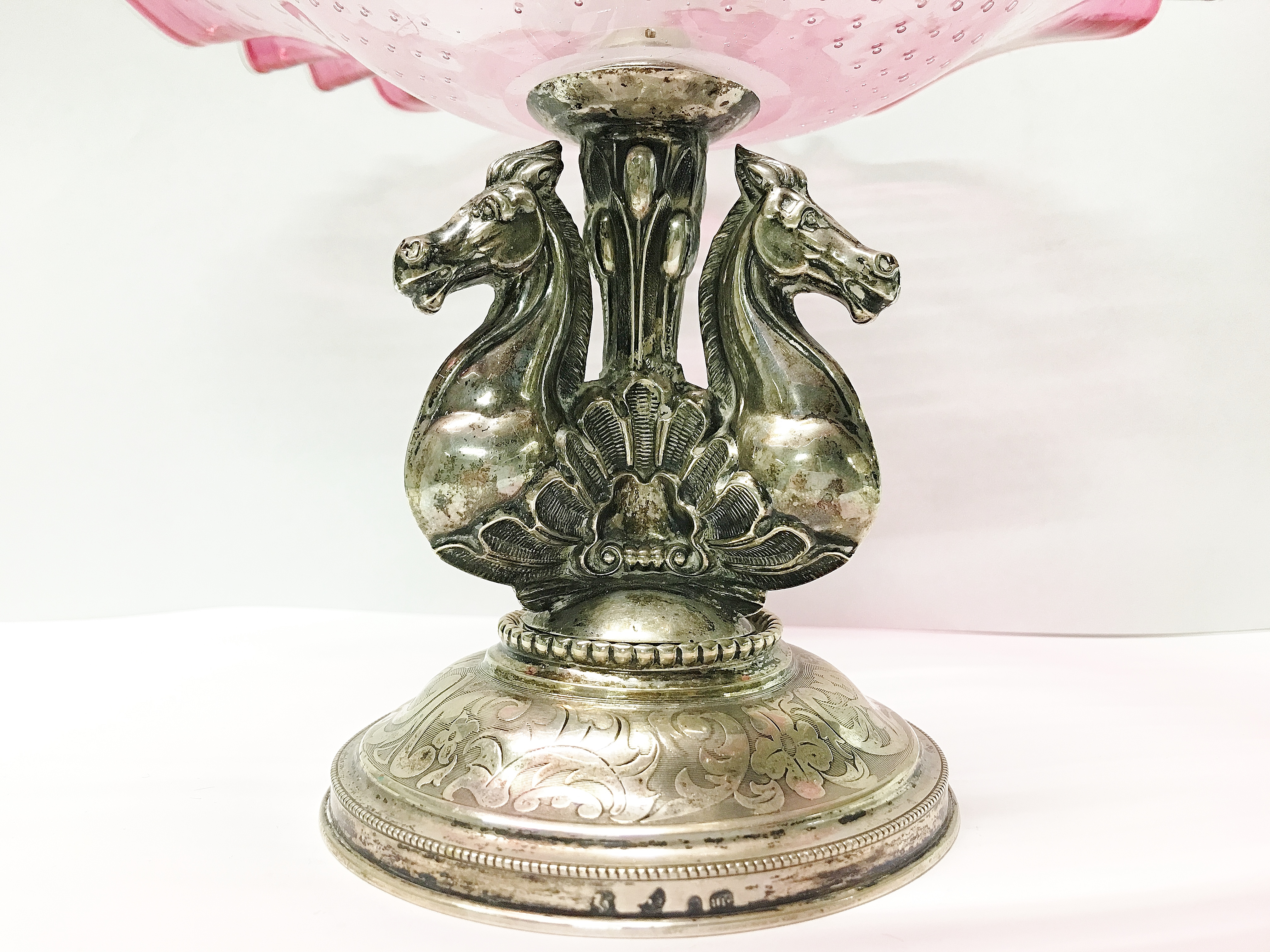 A continental silver based comport with 3 horse heads and cranberry glass dish - Image 3 of 3
