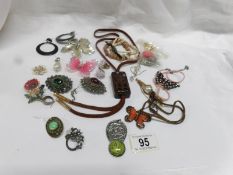 A mixed lot of brooches and pendants