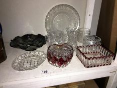 A quantity of glassware including carnival glass