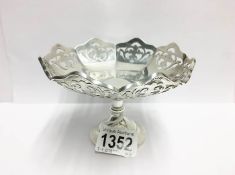 A pierced silver sweetmeat dish by Deakin & Francis, 1917, hallmarked,