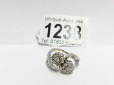 An 18ct gold 2 floral head diamond ring,