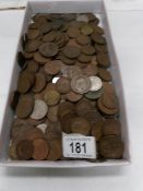 A mixed lot of assorted coins