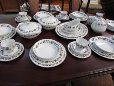 An Alfred Meakin glo-white ironstone part dinner set