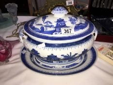 A lidded tureen with stand