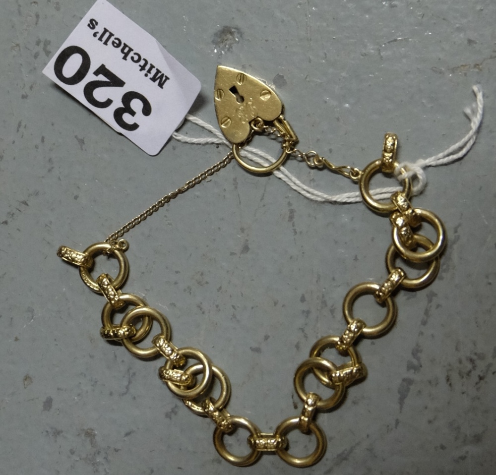 9ct Gold Lady’s Bracelet, the circular links joined by impressed gold bands, (each link stamped)