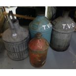 4 delivery oil cans incl. 2 marked T.V.O.