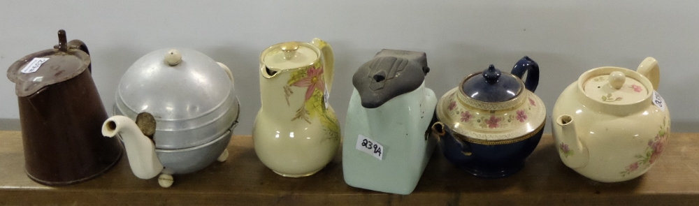 6 teapots – 1 enamel, 1 ceramic electric “Speedy”, 4 pottery (6)