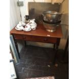 Victorian mahogany chamber table with drawer.