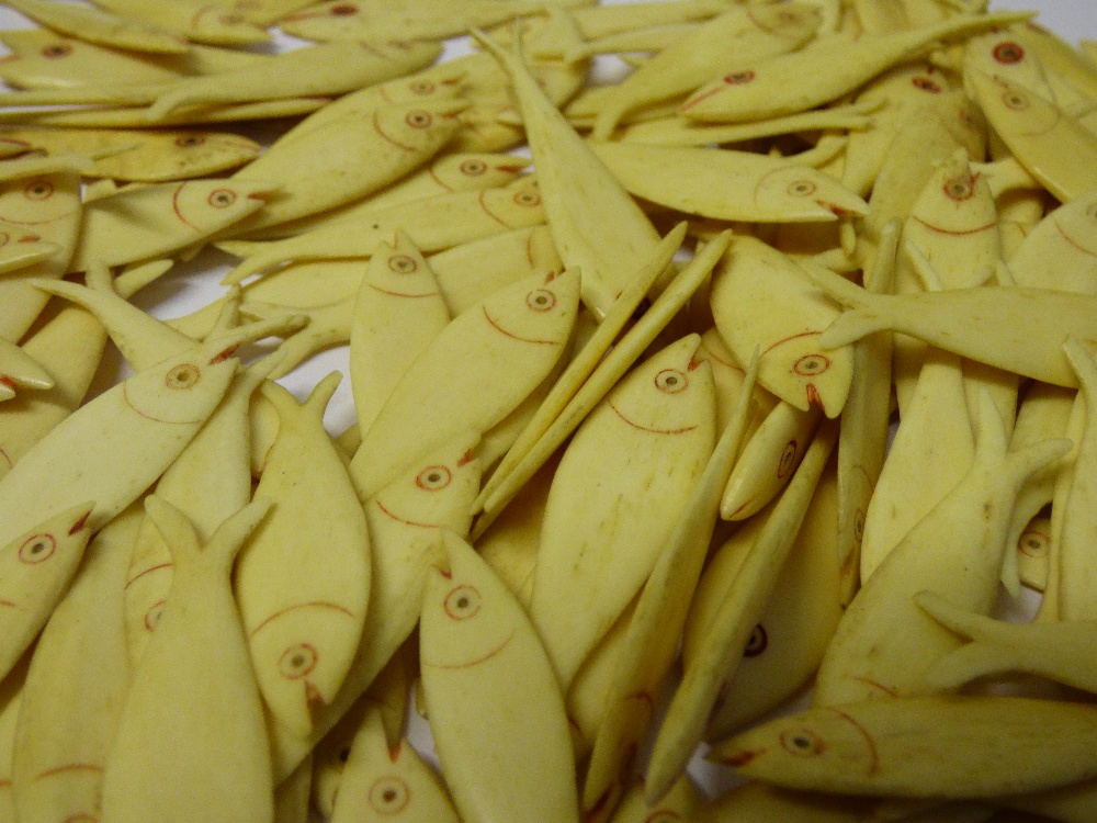 LARGE QUANTITY OF CARVED BONE MAHJONG FISH COUNTERS - SOME A/F - Image 2 of 2