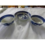 18TH CENTURY WORCESTER BLUE AND WHITE TEA BOWL AND SAUCER WITH ONE OTHER A/F