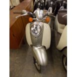 HONDA SCOOPY 50 MOPED (SILVER & CREAM FARING) WITHOUT KEY