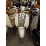 HONDA SCOOPY 50 MOPED (SILVER & CREAM FARING) WITHOUT KEY