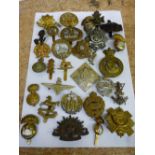 ASSORTMENT OF VARIOUS BRITISH WWII CAP BADGES & MILITARIA INCLUDING: CONNAUGHT RANGERS,