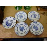 FIVE LATE 18TH/ EARLY 19TH CENTURY EXPORT CHINESE BLUE AND WHITE HANDPAINTED PLATES WITH FLORAL