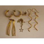 ASSORTMENT OF 9CT GOLD EARRINGS AND A NECKLACE 7.