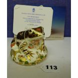 ROYAL CROWN DERBY LIMITED EDITION IMARI PATTERNED OLD FROG NUMBER 1152/4500 WITH CERTIFICATE OF