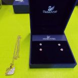 SWAROVSKI CRYSTAL SET SWAN PENDANT ON TRACE CHAIN AND STUD EARRINGS