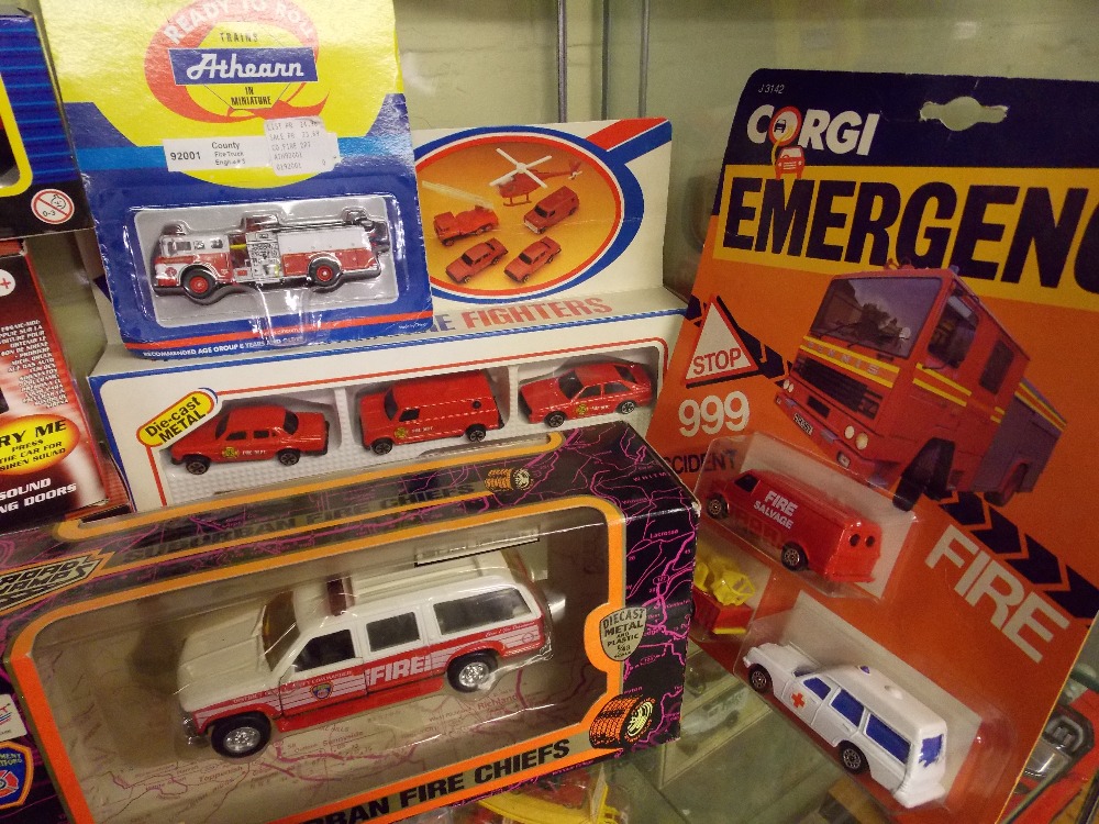 SHELF OF MINT AND BOXED DIECAST MODELS OF FIRE ENGINES, CORGI CLASSICS, FIRE RESCUE KING, - Image 3 of 5