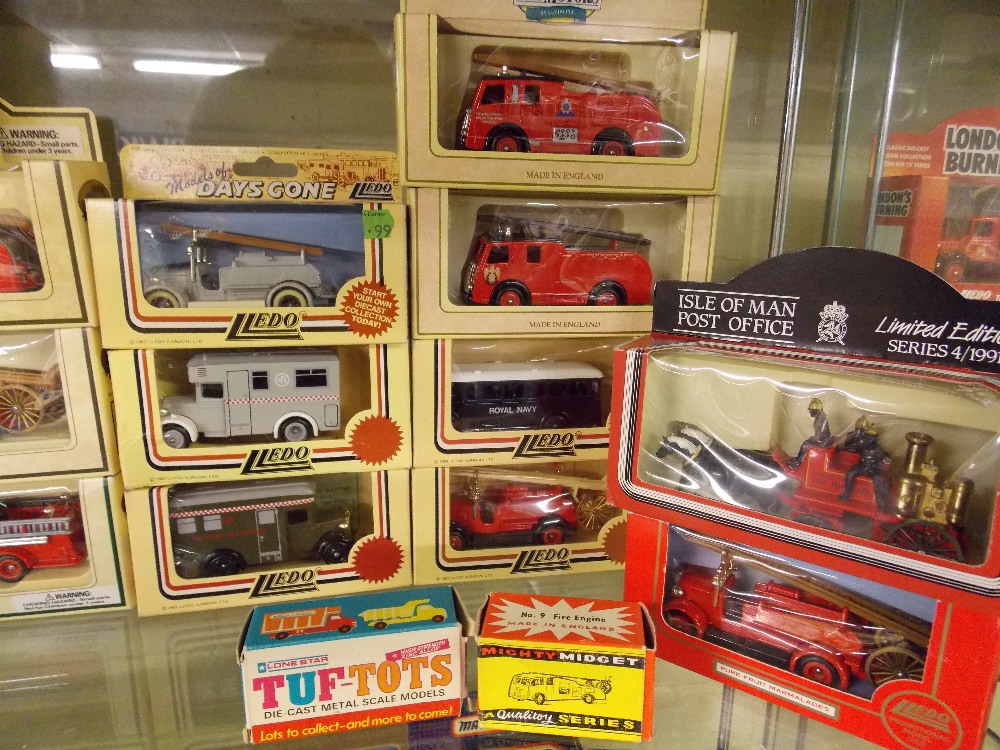 SHELF OF MINT AND BOXED LLEDO AND MODELS OF DAYS GONE BY FIRE ENGINES - Image 2 of 4