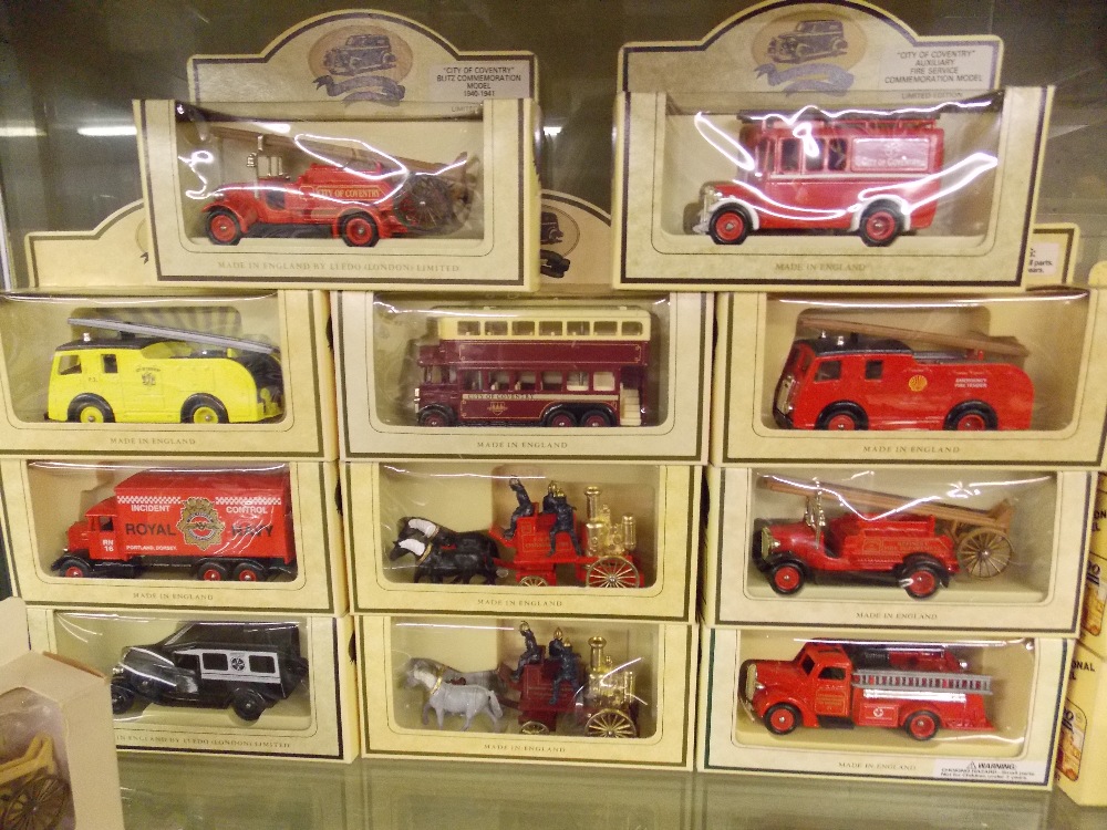 SHELF OF MINT AND BOXED LLEDO AND MODELS OF DAYS GONE BY FIRE ENGINES - Image 3 of 4