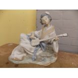 NAO FIGURE GEISHA PLAYING A MUSICAL INSTRUMENT 27CM