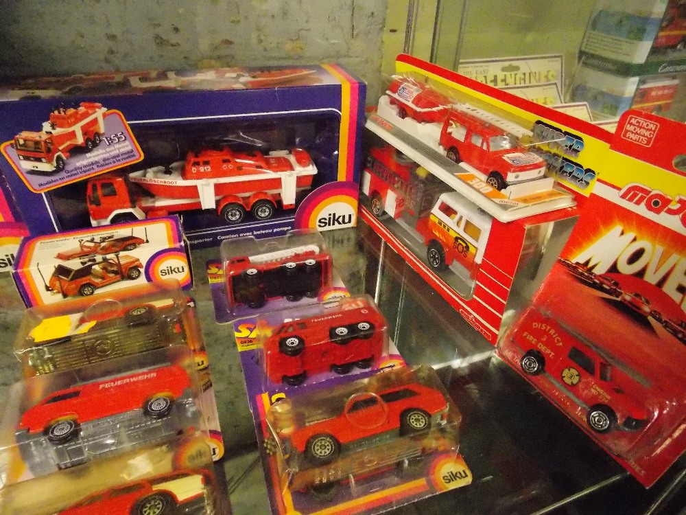 SHELF OF MINT AND BOXED MISCELLANEOUS FIRE ENGINES AND TRUCKS BY SIKU, MAJORETTE, PLAYART, - Image 3 of 5