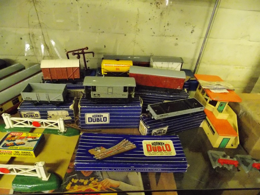 HORNBY DUBLO TOY TRAIN SET INCLUDING TRACK, - Image 3 of 4