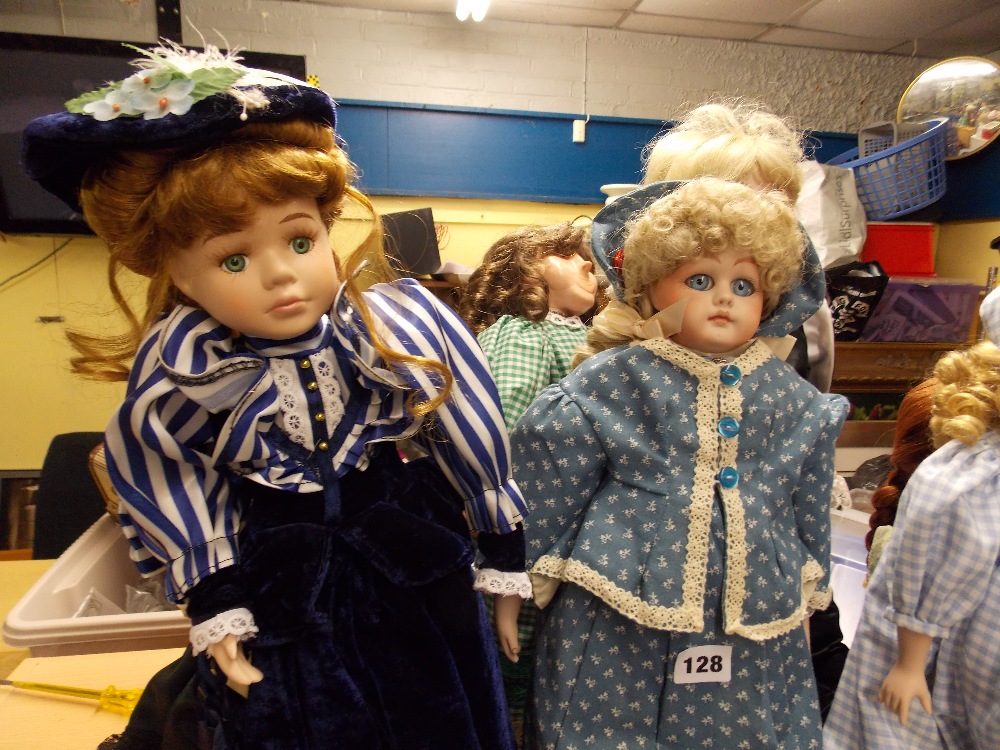 THIRTEEN TWENTIETH CENTURY PERIOD DRESS DOLLS WITH PORCELAIN AND PLASTIC HEADS BY ALBERON - Image 6 of 6