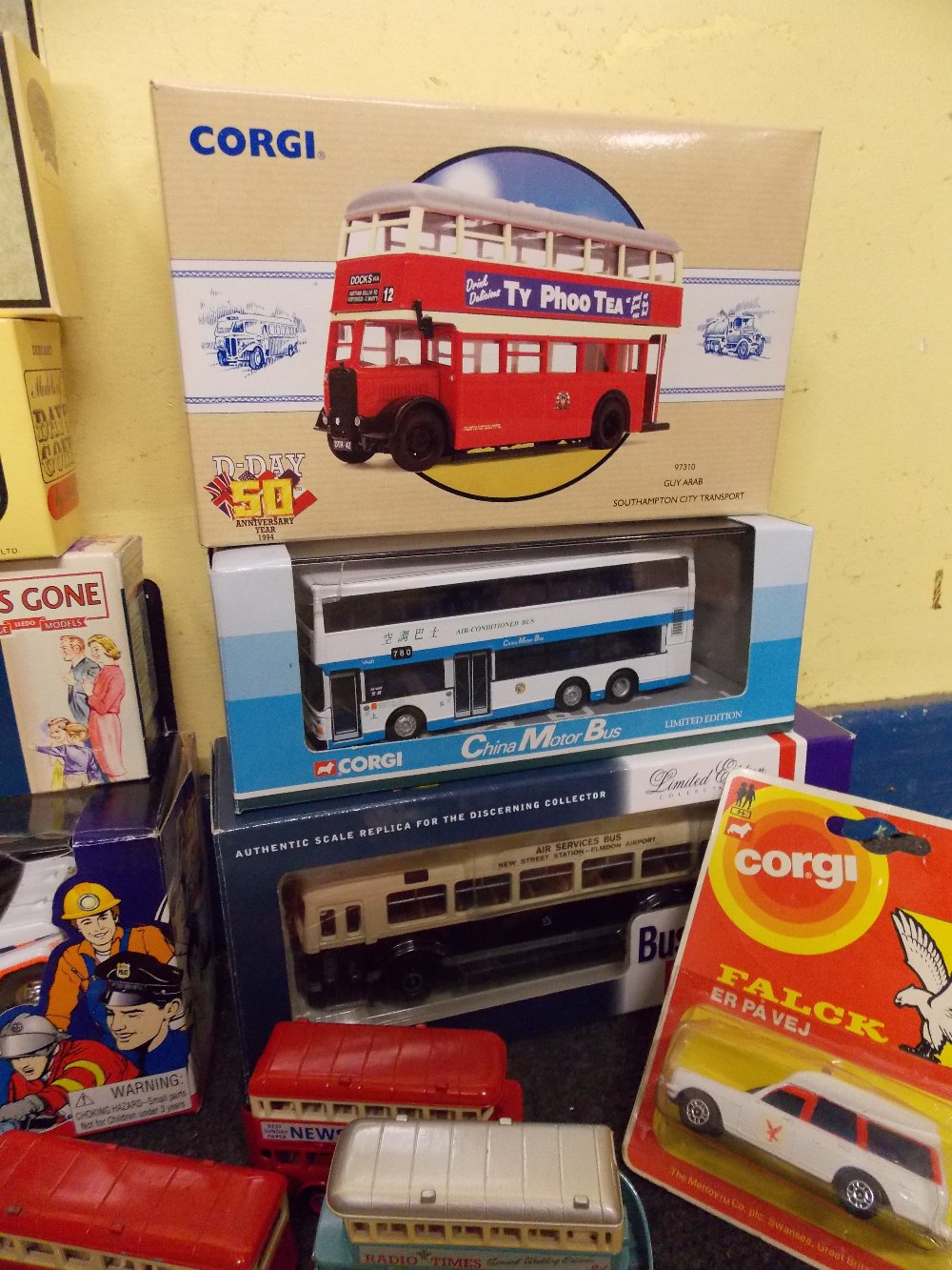 BOX OF MISCELLANEOUS BOXED DIECAST MODELS - BUSES, AMBULANCES, ETC BY CORGI, - Image 3 of 4