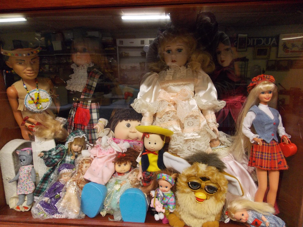 GLAZED DISPLAY CABINET OF VARIOUS DRESS DOLLS - Image 2 of 3