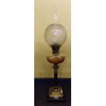 19TH CENTURY BRASS EMBOSSED CORINTHIAN COLUMN OIL LAMP WITH AN ETCHED GLASS RESERVOIR AND ETCHED