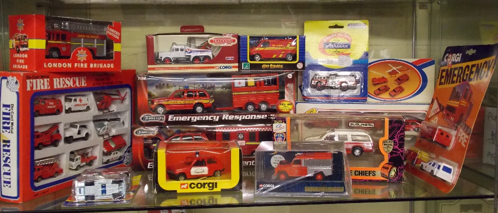 SHELF OF MINT AND BOXED DIECAST MODELS OF FIRE ENGINES, CORGI CLASSICS, FIRE RESCUE KING,