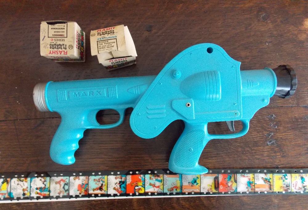 MARX TOYS FLASHING FLICKER MAGIC PICTURE GUN - Image 2 of 3