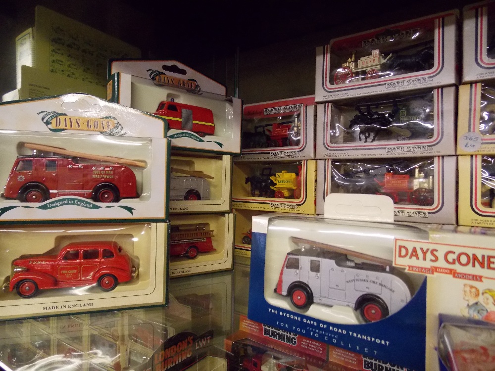 SHELF OF MINT AND BOXED LLEDO DAYS GONE BY DIECAST MODEL FIRE ENGINES - Image 2 of 5