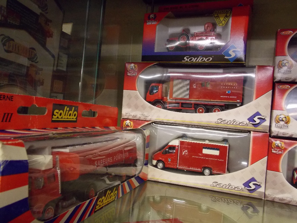 SHELF OF SOLIDO DIECAST MODELS OF FIRE ENGINES, - Image 4 of 4