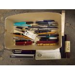 BOX OF MISCELLANEOUS FOUNTAIN AND BALL POINT PENS INCLUDING PARKER,