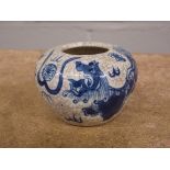 CHINESE OVOID CRACKLE GLAZE POT DECORATED WITH DOG OF FO 6CM