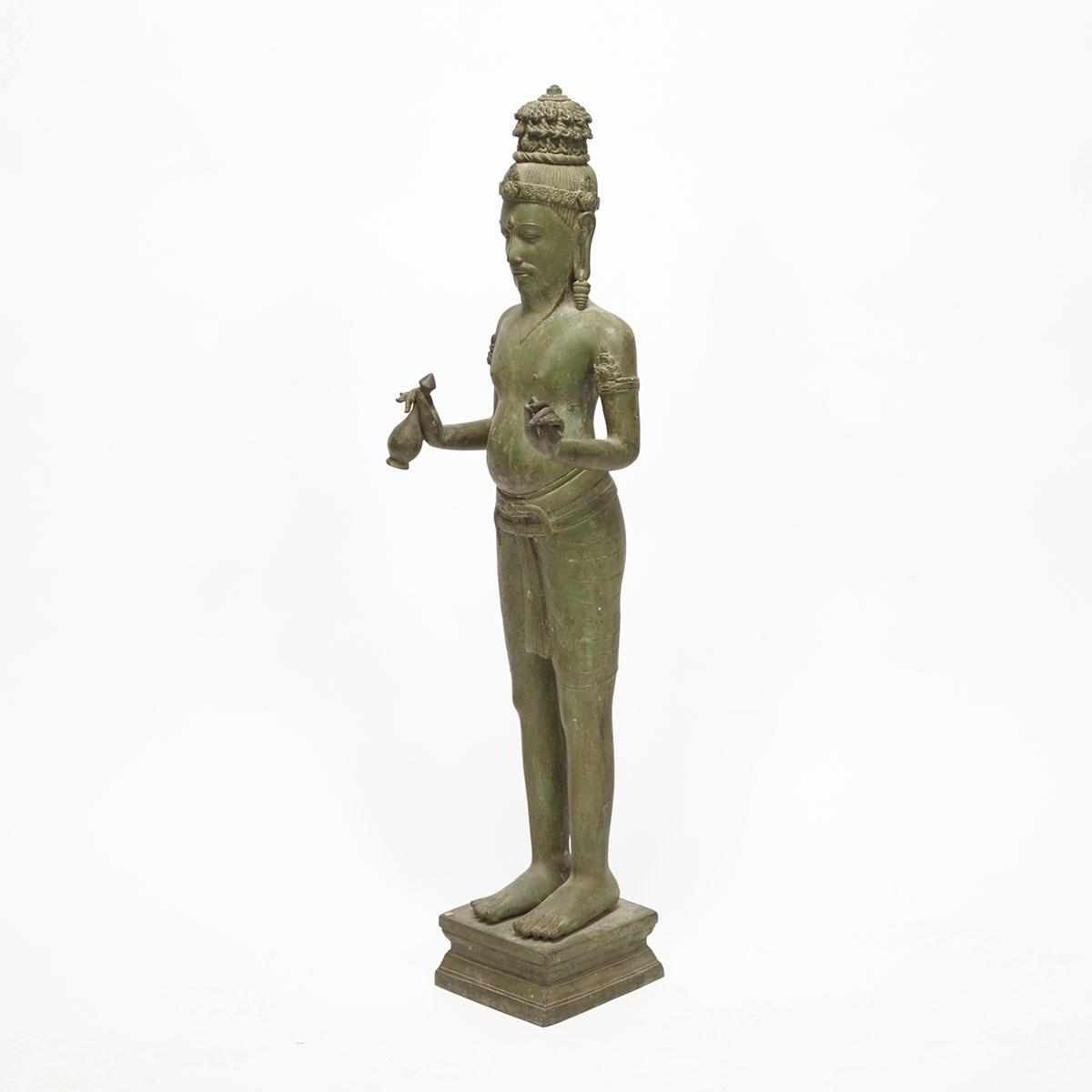 AN UNUSUAL SOUTHEAST ASIAN STANDING BUDDHA, POSSIBLY 19TH CENTURY OR EARLIER 19世紀或更早 東南亞 銅鑄男相菩薩 - Image 3 of 4