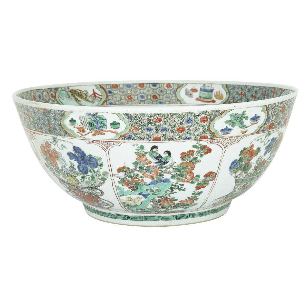 A MASSIVE FAMILLE-VERTE WUCAI PUNCH BOWL, MARK AND PERIOD OF KANGXI (1662-1772) 清康熙 五彩牡丹瑞果紋大碗 Finely - Image 2 of 10