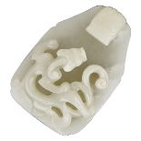 A FINELY CARVED PALE CELADON JADE BELT HOOK, QING DYNASTY, 18TH/19TH CENTURY 清18/19世紀 青白玉帶扣